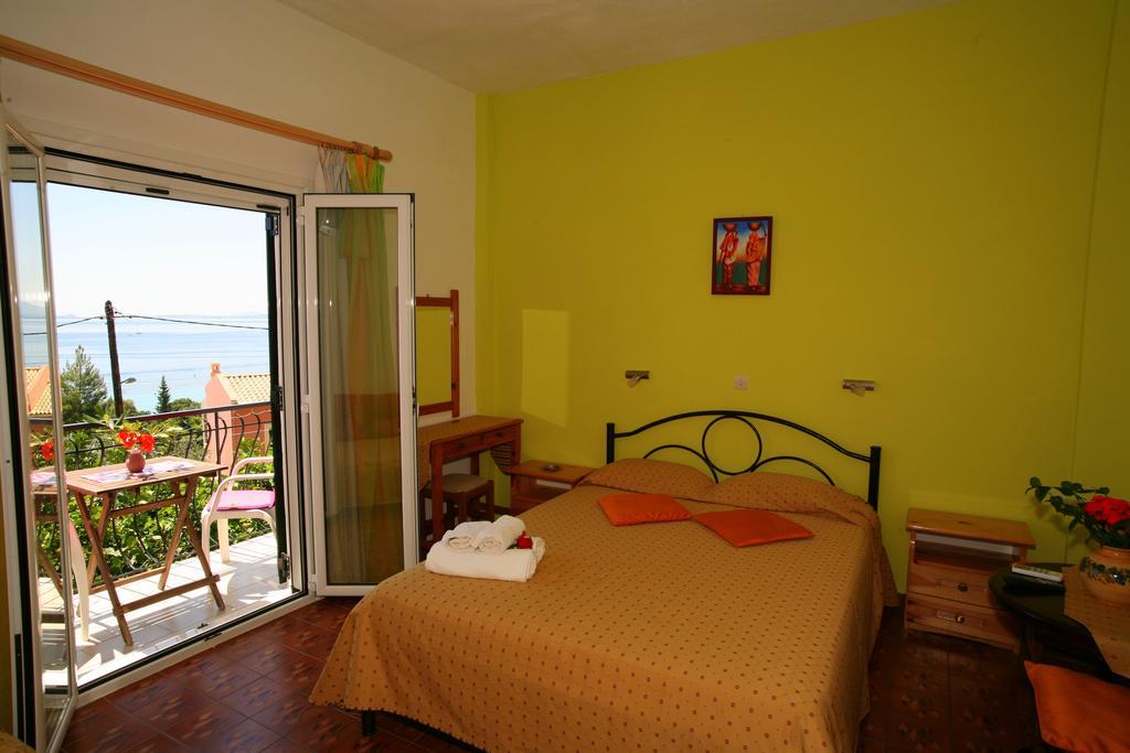 Alex-Giannis Apartments, Barbati Room photo