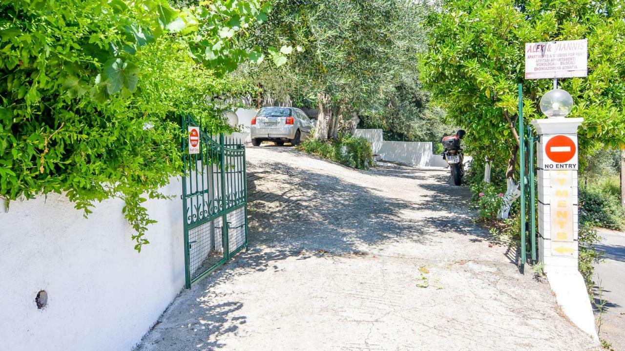 Alex-Giannis Apartments, Barbati Exterior photo