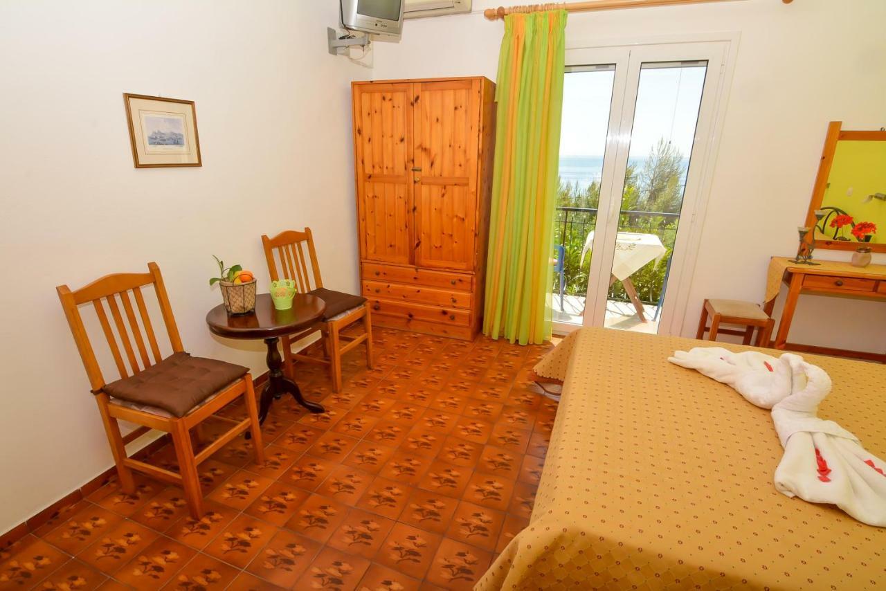 Alex-Giannis Apartments, Barbati Exterior photo